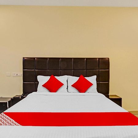 Super Hotel O Lakshmi Royal Inn Warangal Exterior photo