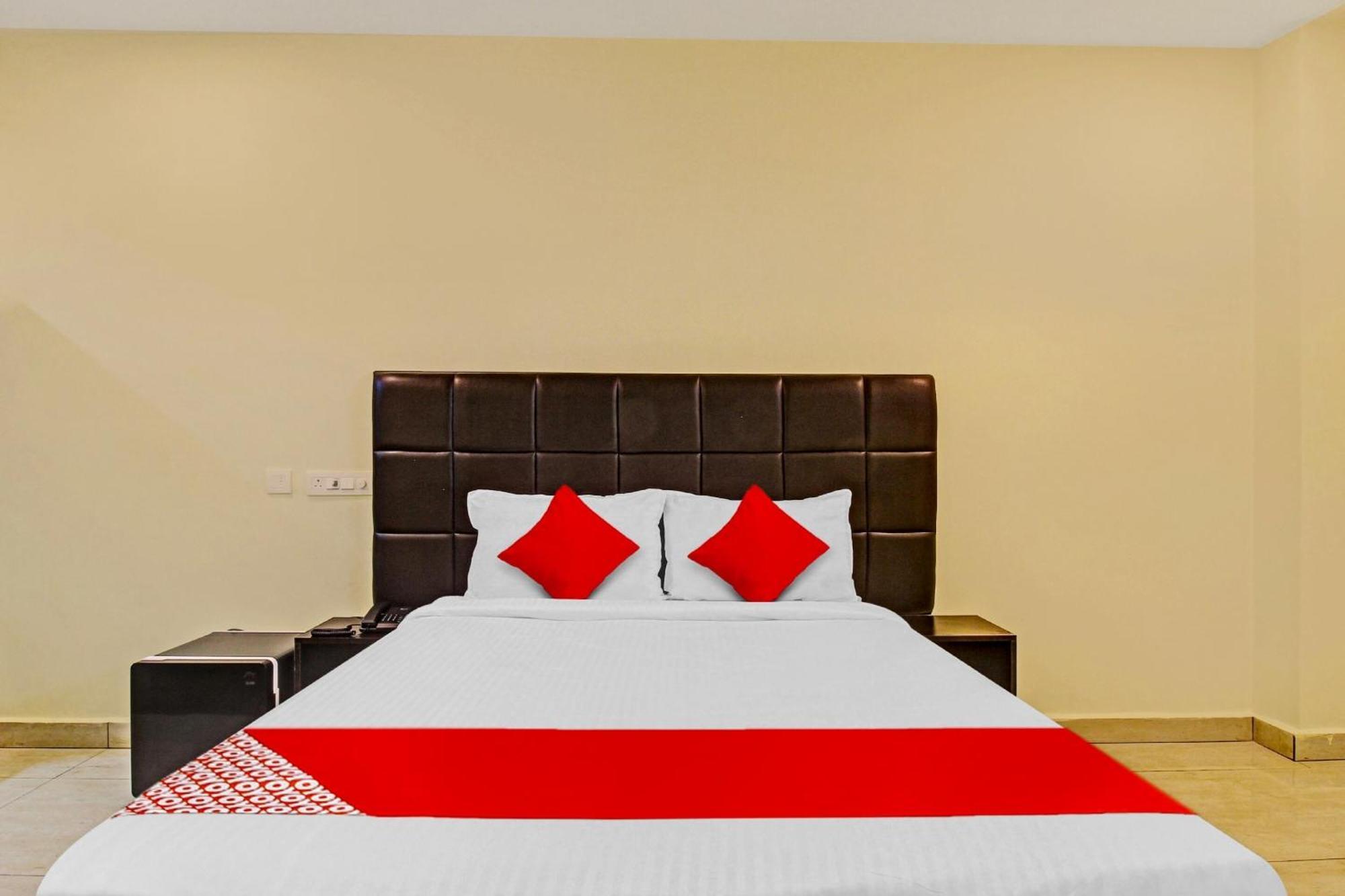 Super Hotel O Lakshmi Royal Inn Warangal Exterior photo